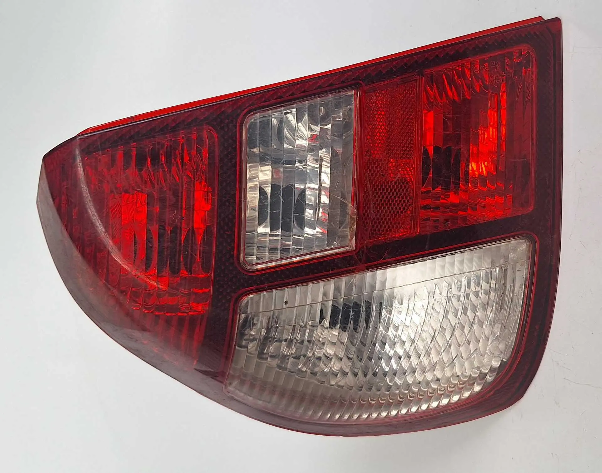 Lanterna Trasseira esquerda Renault Clio 2002/10 c/DETALEHE
